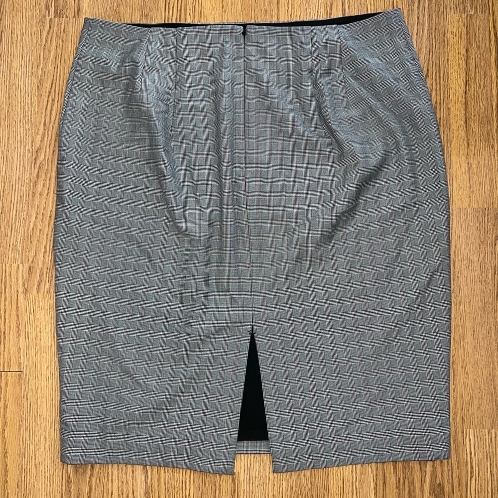 Express Skirt - Picture 4 of 4